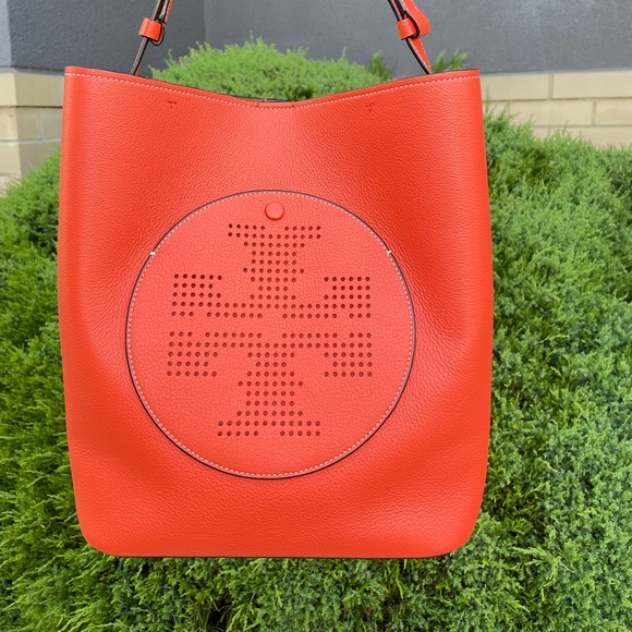 Tory Burch Handbags - Tory Burch Pebbled Leather Hobo Bag